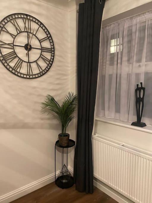 Acacia Villa Dunstable Extérieur photo