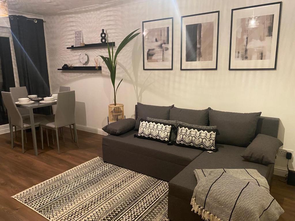 Acacia Villa Dunstable Extérieur photo
