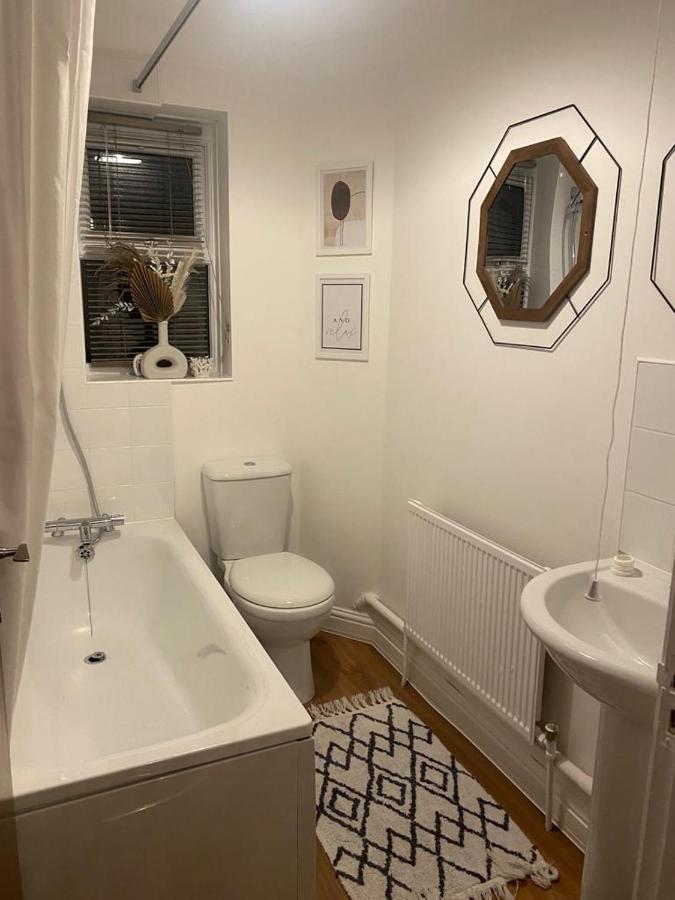 Acacia Villa Dunstable Extérieur photo